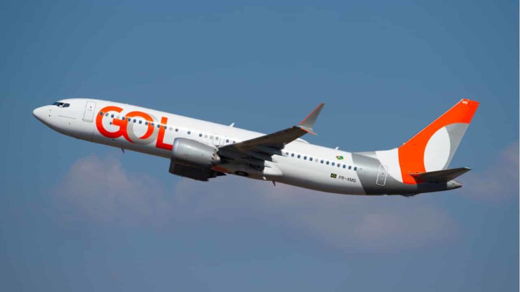 GOL empresa de aviação está oferecendo mais de 90 vagas de emprego