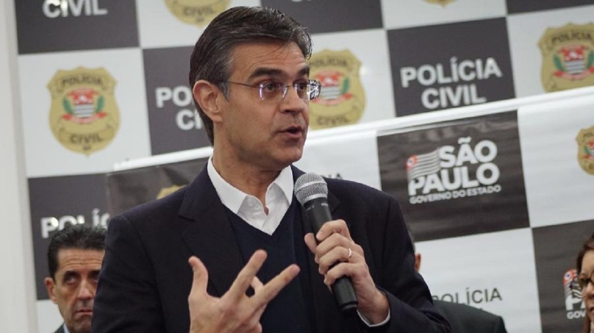 Governo de São Paulo anuncia a redução do ICMS da gasolina de 25% para 18%