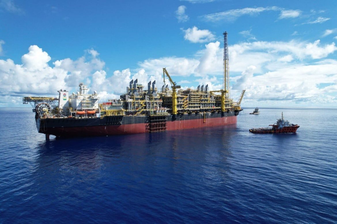 Um dos maiores Navios FPSO de produção de petróleo e gás que estava sendo construído na China acaba de ser finalizado para MODEC, confira os detalhes.
