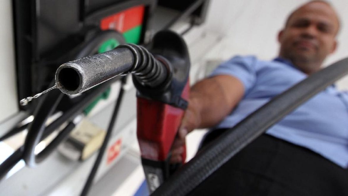 Governo Federal fala sobre reduzir valor da gasolina em “no mínimo” R$ 2,00
