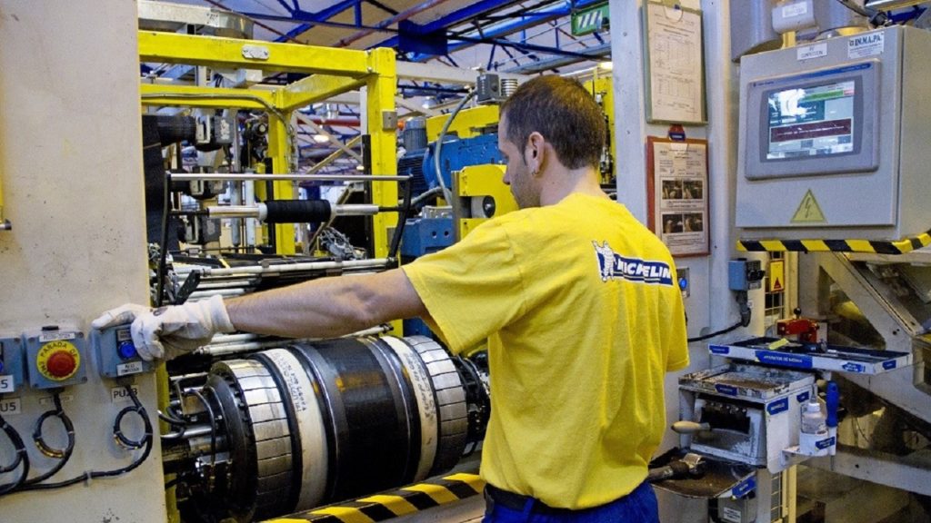 Multinacional Michelin convoca candidatos sem experiência para preencher dezenas de vagas de estágio em suas fábricas de SP, RJ Curitiba e mais