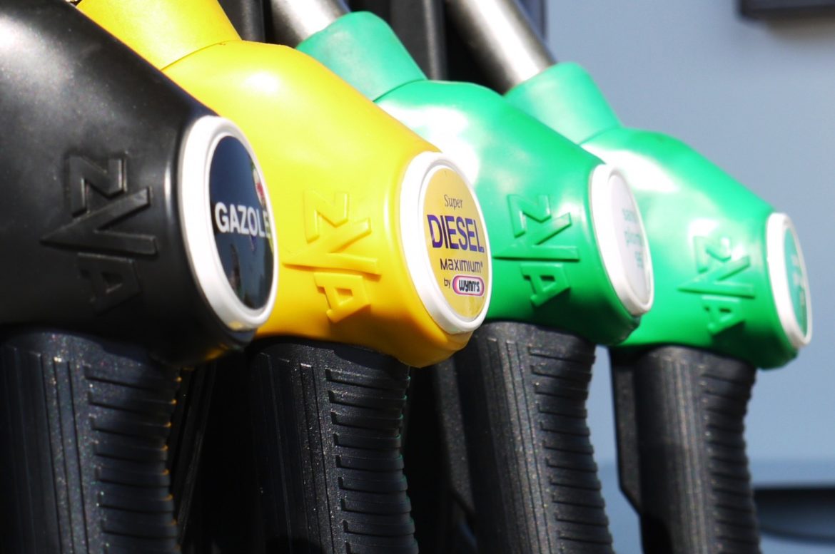 Diesel supera R$ 7 no litoral de Santa Catarina enquanto gasolina é vendida a R$ 5,5 - Canva