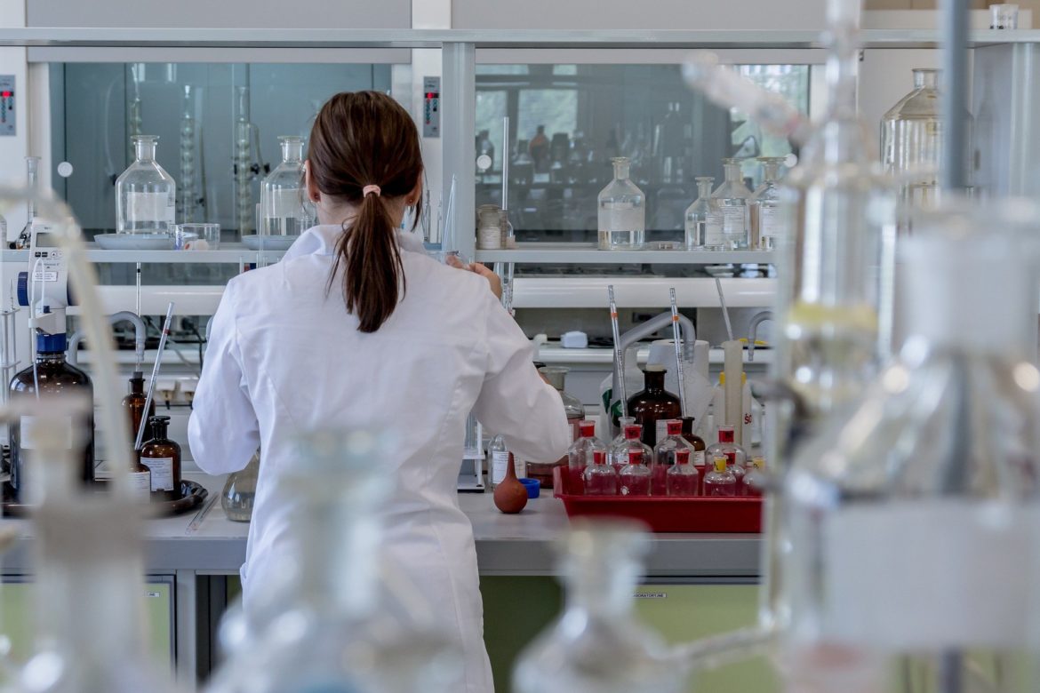 Multinacional de produtos químicos, Oxiteno, tem vagas de emprego em São Paulo (SP) para analista, pesquisador, tesoureiro, técnico e outros - Canva
