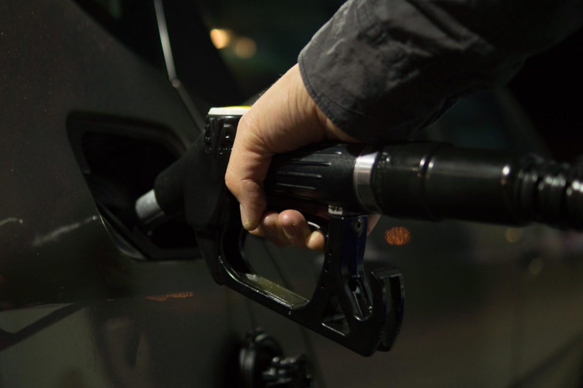 Tentativa de grupos de esquerda em "regularizar" preços dos combustíveis fará com que diesel e gasolina fiquem mais caros, entenda porquê isso acontece - Canva