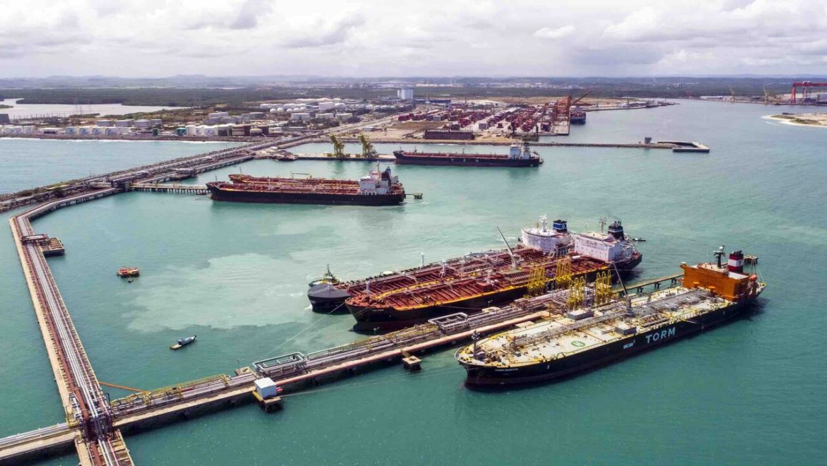 Pertencente a Maersk, a APM Terminals fará investimento bilionário no Porto de Suape para que o local volte a exportar frutas