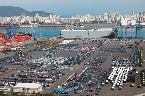 O TEV da companhia Santos Brasil recebeu na última semana o maior lote de veículos elétricos em operação de movimentação de cargas no Porto de Santos, contribuindo para a descarbonização do setor de transportes nacional.