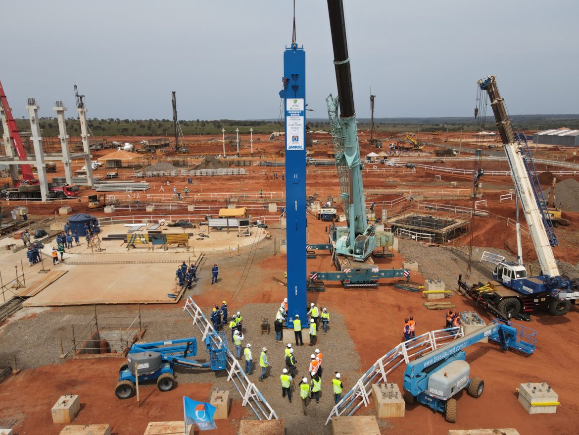 ANDRITZ realiza içamento da primeira coluna metálica das Caldeiras de Recuperação e Força da nova fábrica da Suzano, em Ribas do Rio Pardo, no Brasil