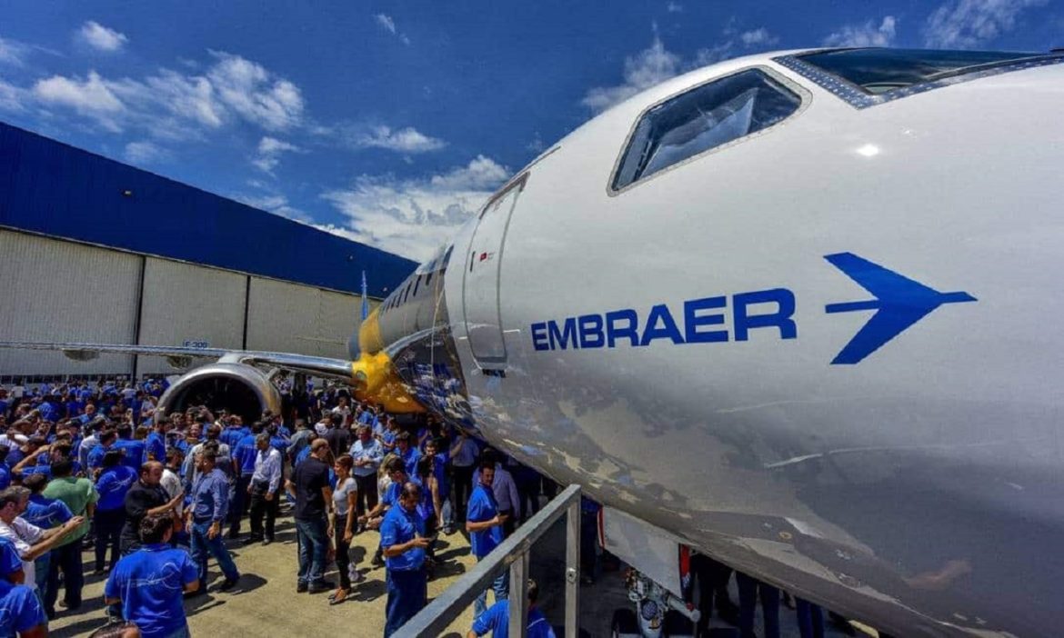 Embraer abre 300 vagas de emprego presenciais e home office para candidatos sem experiência de todo o Brasil