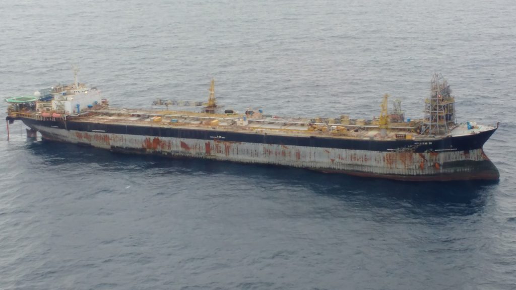 Plataforma da P-38 da Petrobras, localizada em Marlim Sul, na Bacia de Campos, vazou cerca de 800 litros de óleo ao mar