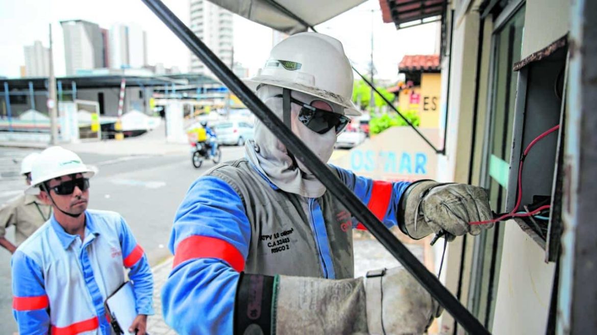 A companhia Enel está em busca de profissionais com experiência em atuação no mercado de energia para o preenchimento das vagas de emprego.