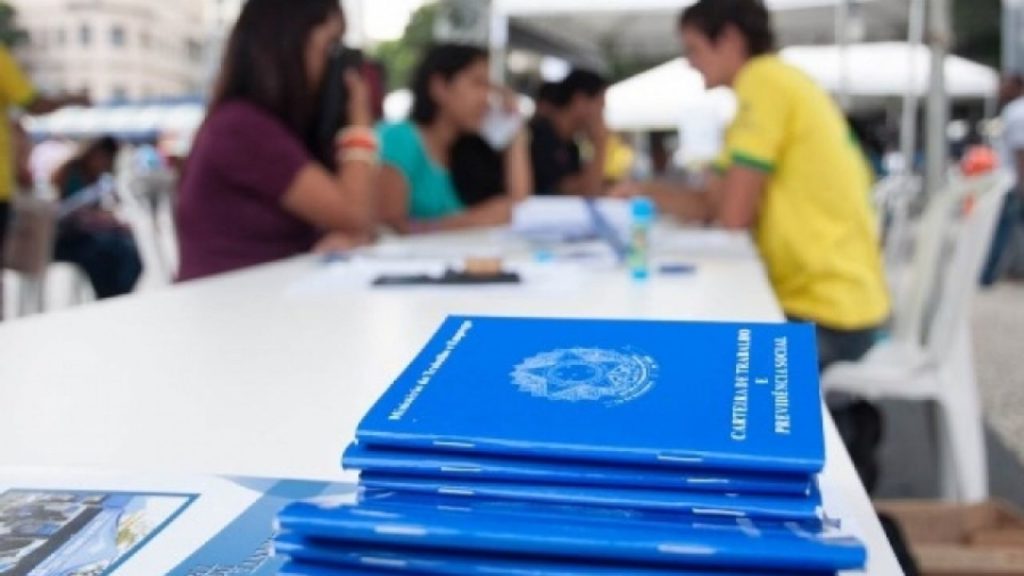IEL abre mais de 40 vagas de estágio para estudantes Administração, Jornalismo, Marketing, Ensino Médio, Engenharia Civil e mais