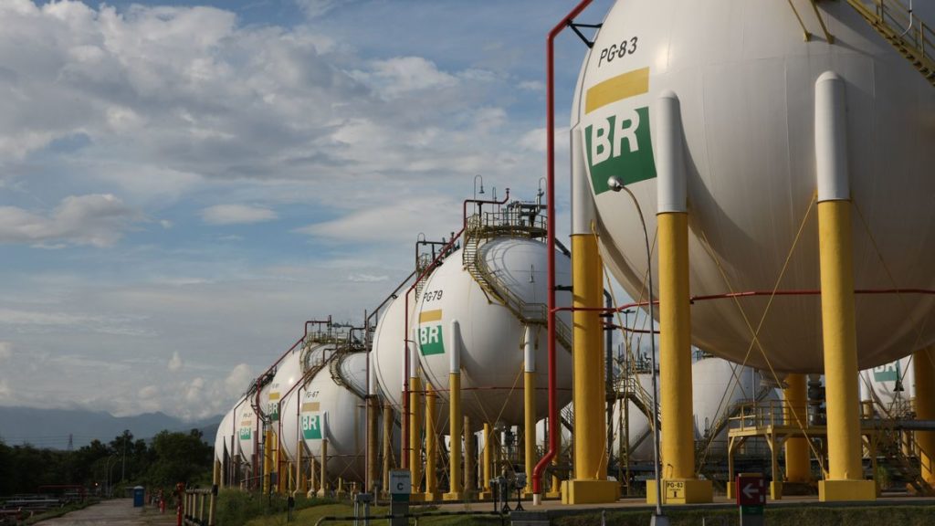 Transição de Governo solicita suspensão de programa de desinvestimentos da Petrobras