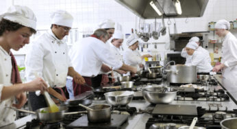 Vagas de emprego Offshore: MarFood está com novas oportunidades para arrumador, chefe de cozinha, padeiro e outros cargos para profissionais de Macaé (RJ)