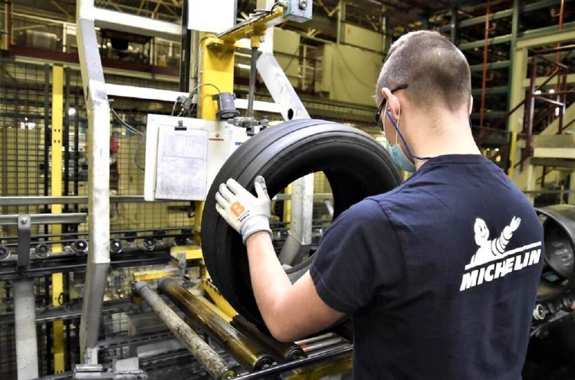 Michelin, a multinacional da indústria de pneus, recruta dezenas de profissionais para vagas de emprego em suas fábricas
