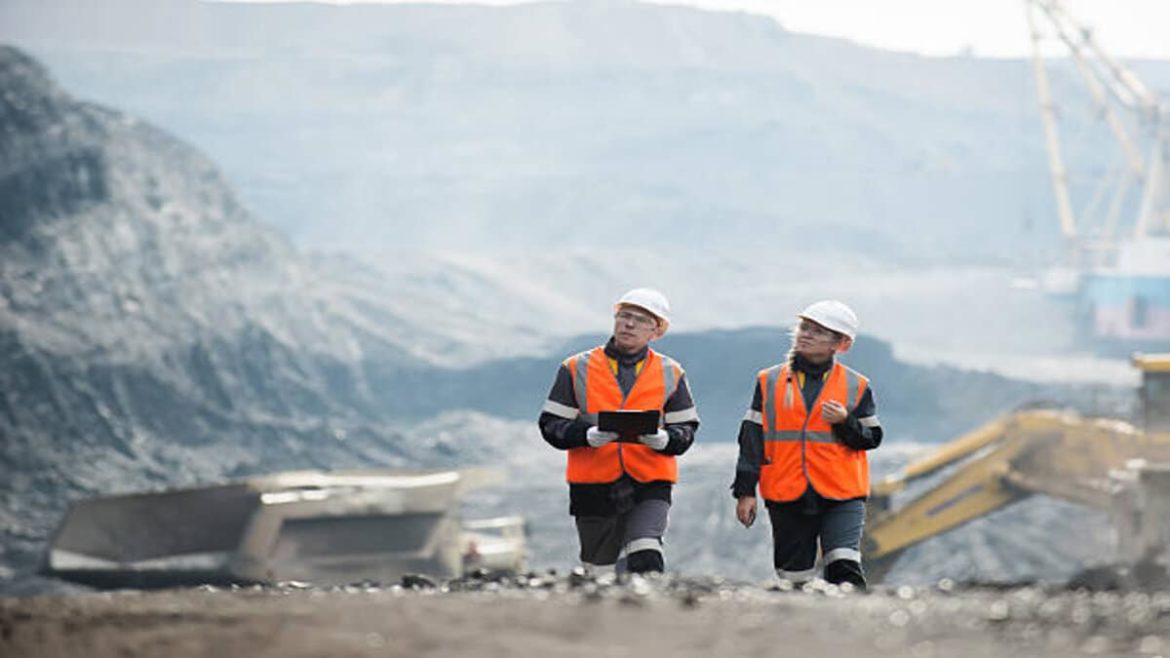 Procurando emprego no setor mineral? A CMOC abriu alguns processos seletivos para preencher as vagas de emprego disponíveis.