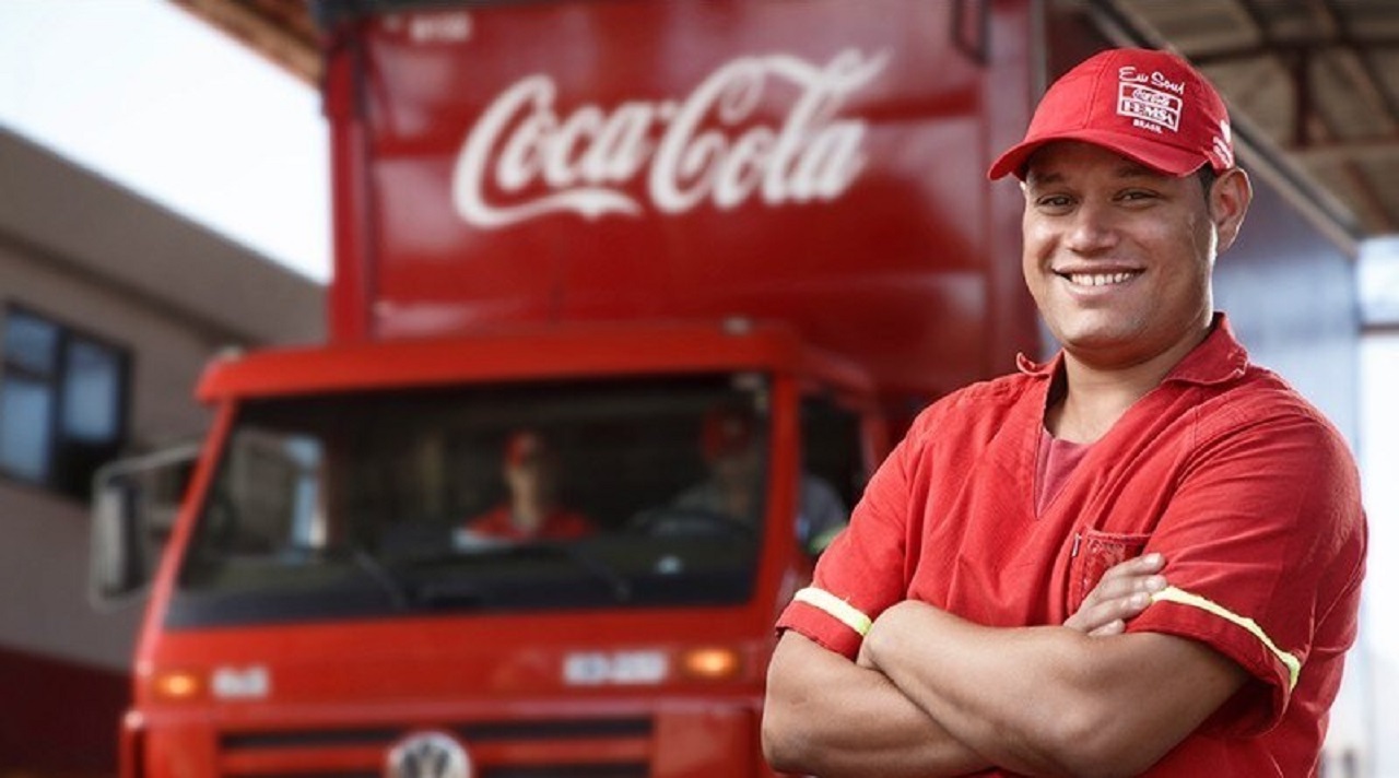 Coca-Cola abre mais de 140 vagas de emprego em cargos como Promotor de Vendas, Almoxarife, Auxiliar Operacional e Motorista de Entrega