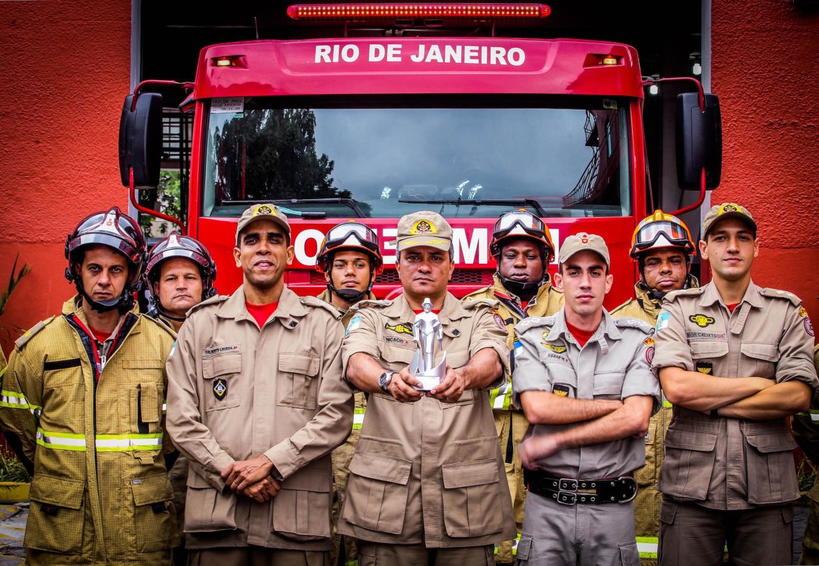 Mora no Rio de Janeiro e possui entre 18 a 32 anos? Venha concorrer a uma das 800 vagas no Concurso Público para o Corpo de Bombeiros.