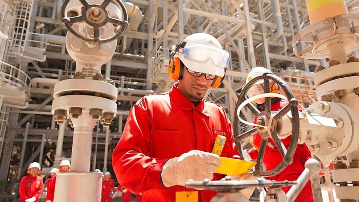 Querendo uma vaga de emprego no segmento de petróleo e gás? A Shell, gigante no setor, está contratando profissionais brasileiros de SP e RJ.