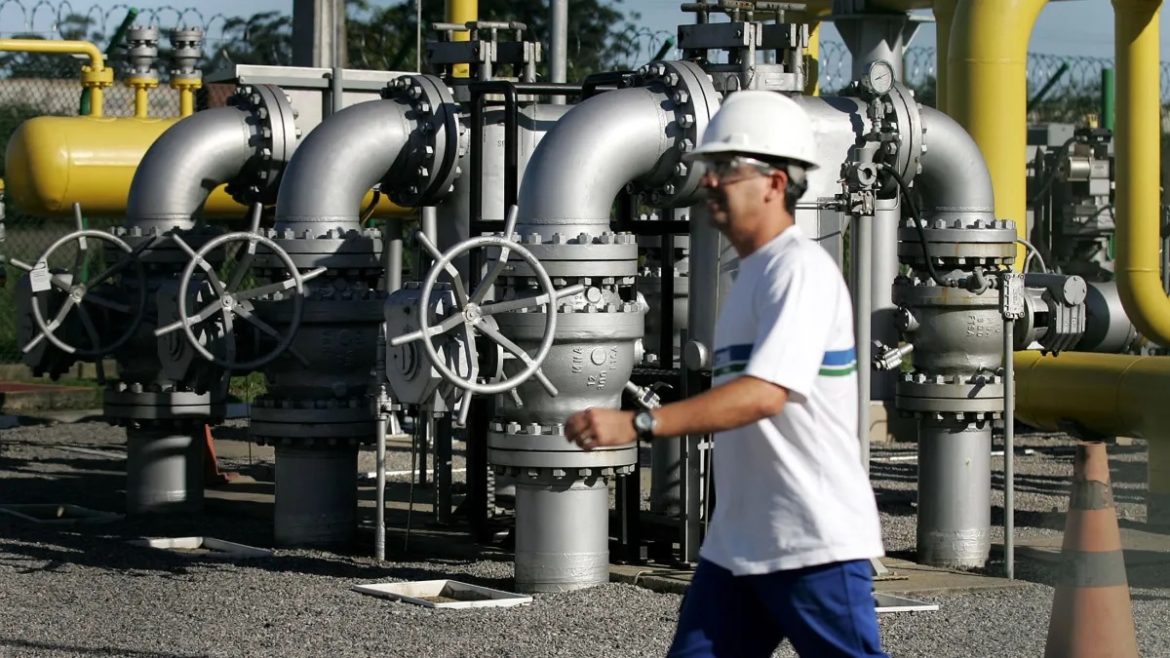 Metade da produção nacional de gás natural retornou aos poços de petróleo brasileiro em 2022
