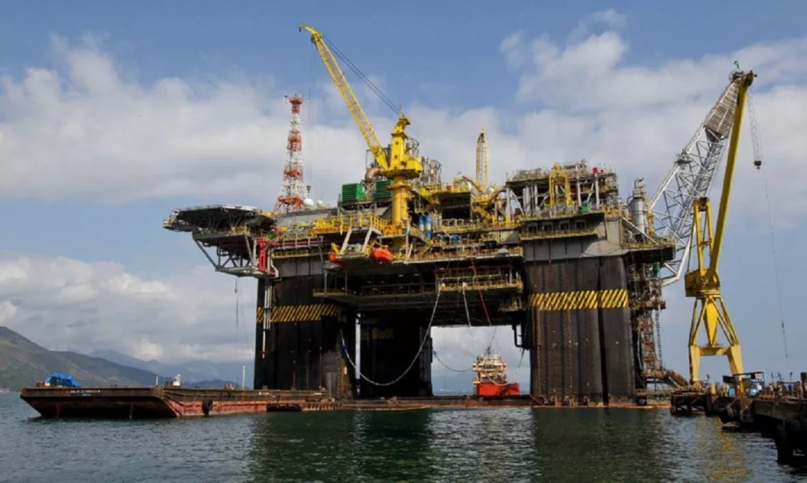 Brasil impõe taxa sobre exportação de petróleo por 4 meses