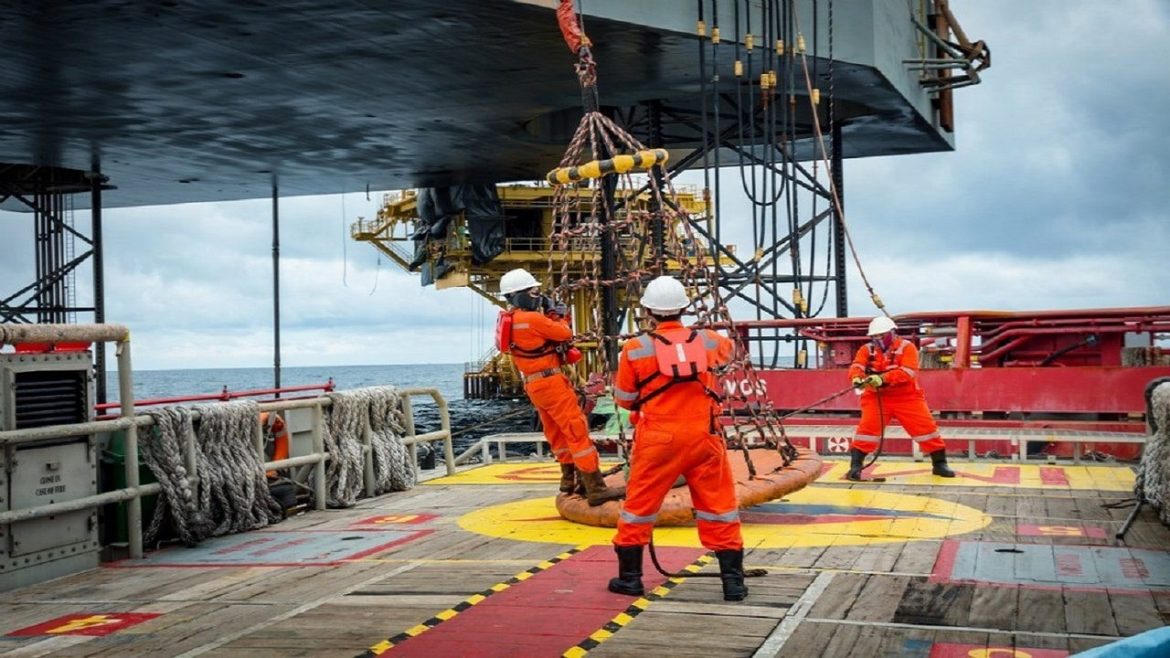 Macaé está oferecendo mais de 490 vagas de emprego onshore e offshore para início imediato