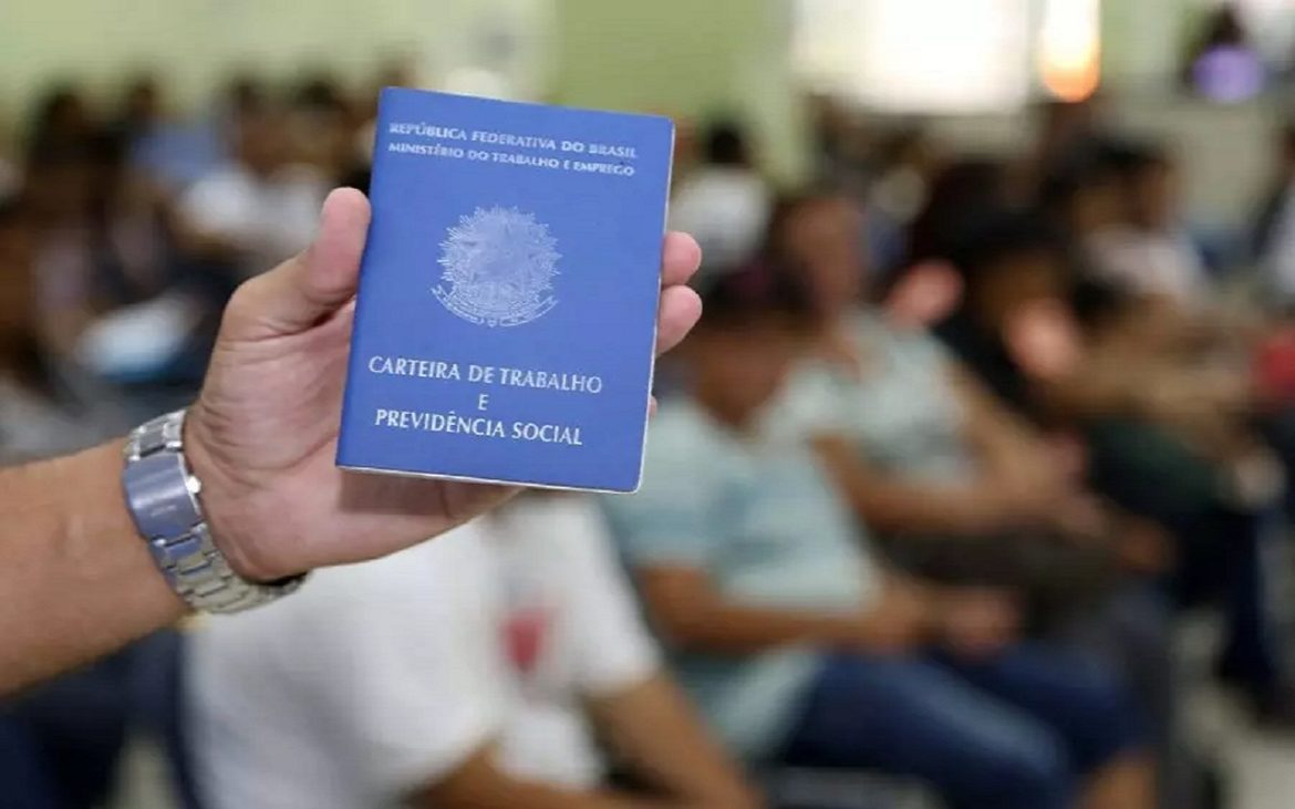 Prefeitura do RJ está oferecendo mais de 500 vagas de emprego para candidatos com e sem experiência
