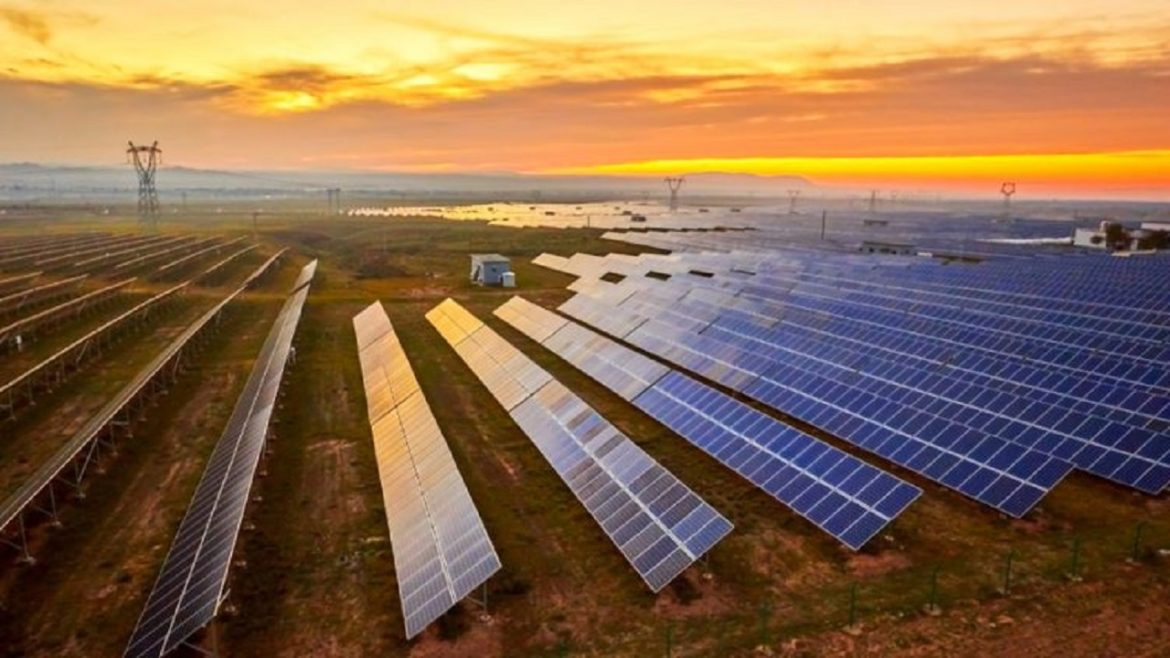 Empresa da Espanha chega ao Brasil e anuncia investimento de R$ 8,5 bilhões para construir usina solar equivalente a 3 mil campos de futebol