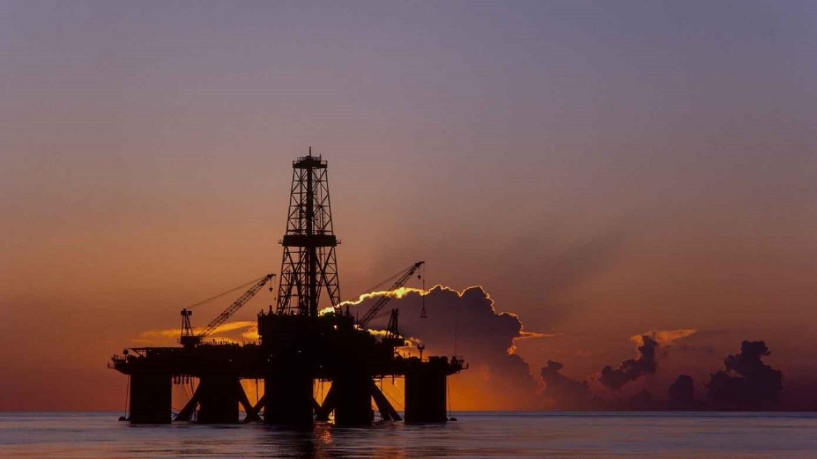 Os Gigantes do Setor Petrolífero, Descubra os Maiores Produtores Mundiais e suas Estratégias de Mercado
