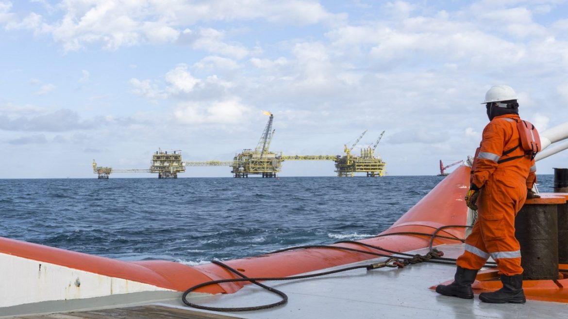 Vagas Offshore em Macaé Vinci Energies busca Inspetor de Solda para trabalho em plataforma
