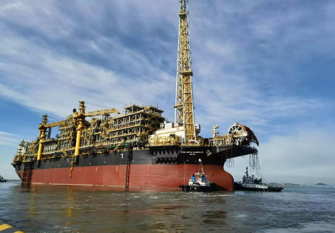 O presidente da Petrobras, Prates, visitou o Estaleiro Jurong Aracruz para acompanhar o projeto do FPSO Anita Garibaldi.