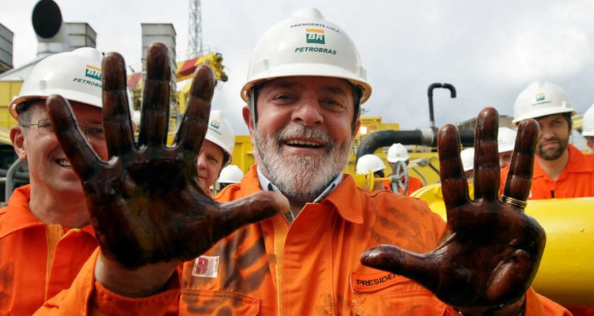 Segundo Lula, a Petrobras cogita investir em projetos de pesquisa para expandir sua atuação no segmento dos combustíveis renováveis.