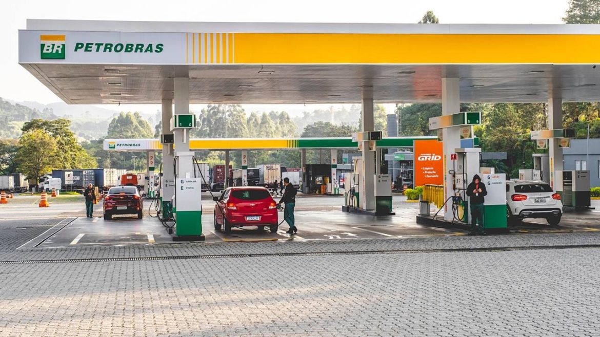 O preço médio do litro do diesel ficará em torno de R$ 3,46 a partir do início do novo valor repassado pela Petrobras.