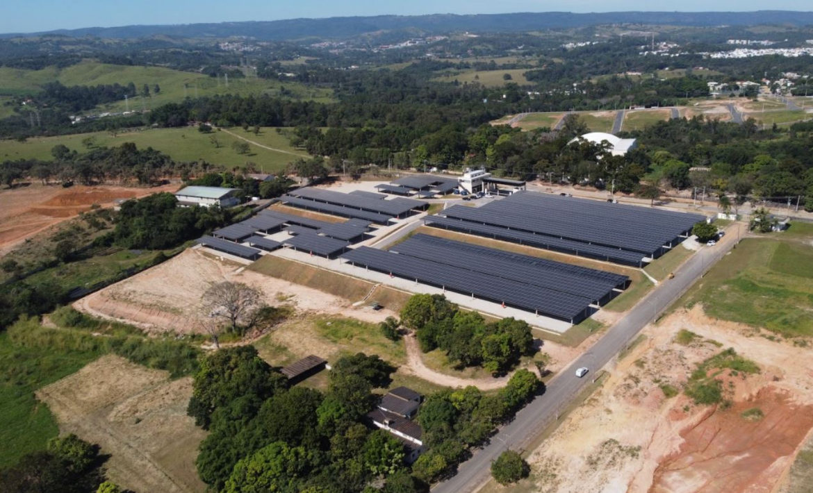 A maior usina solar fotovoltaica em formato carport do Brasil foi inaugurada em Sorocaba e tem capacidade de gerar energia suficiente para 2 mil residências