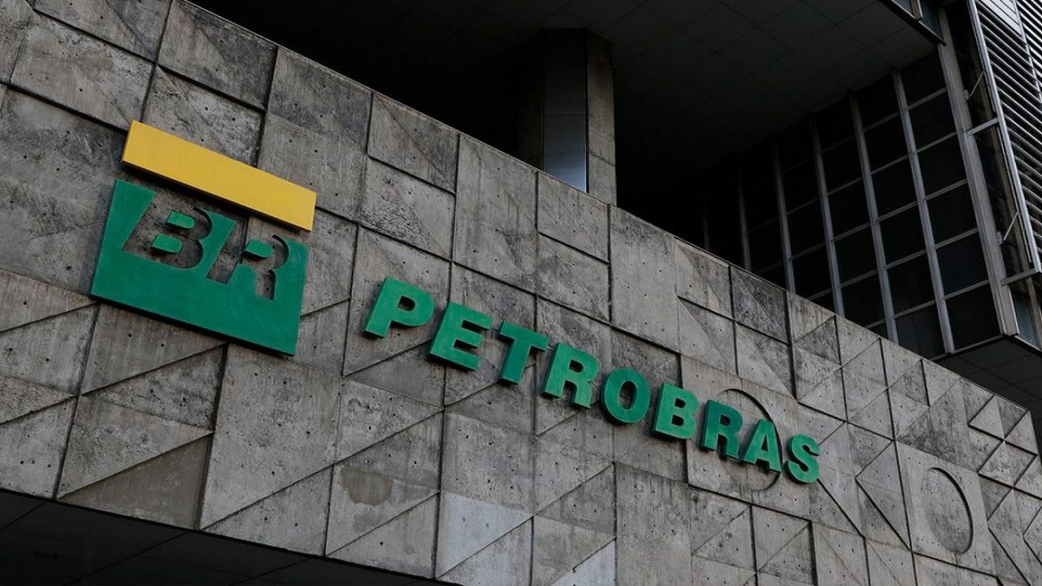 Petrobras registra queda de 4% na produção de petróleo devido a vendas de ativos no primeiro trimestre de 2023
