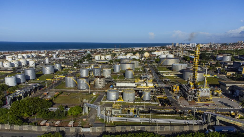 A venda da Refinaria Lubnor, no Ceará, foi anunciada ainda no ano de 2022 pela Petrobras, mas até o momento, não foi concretizada.