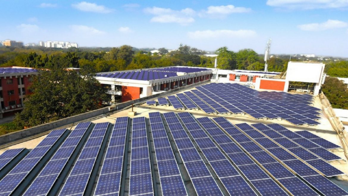 Professores criam projeto de energia solar que faz conta de luz cair mais de R$ 3 mil