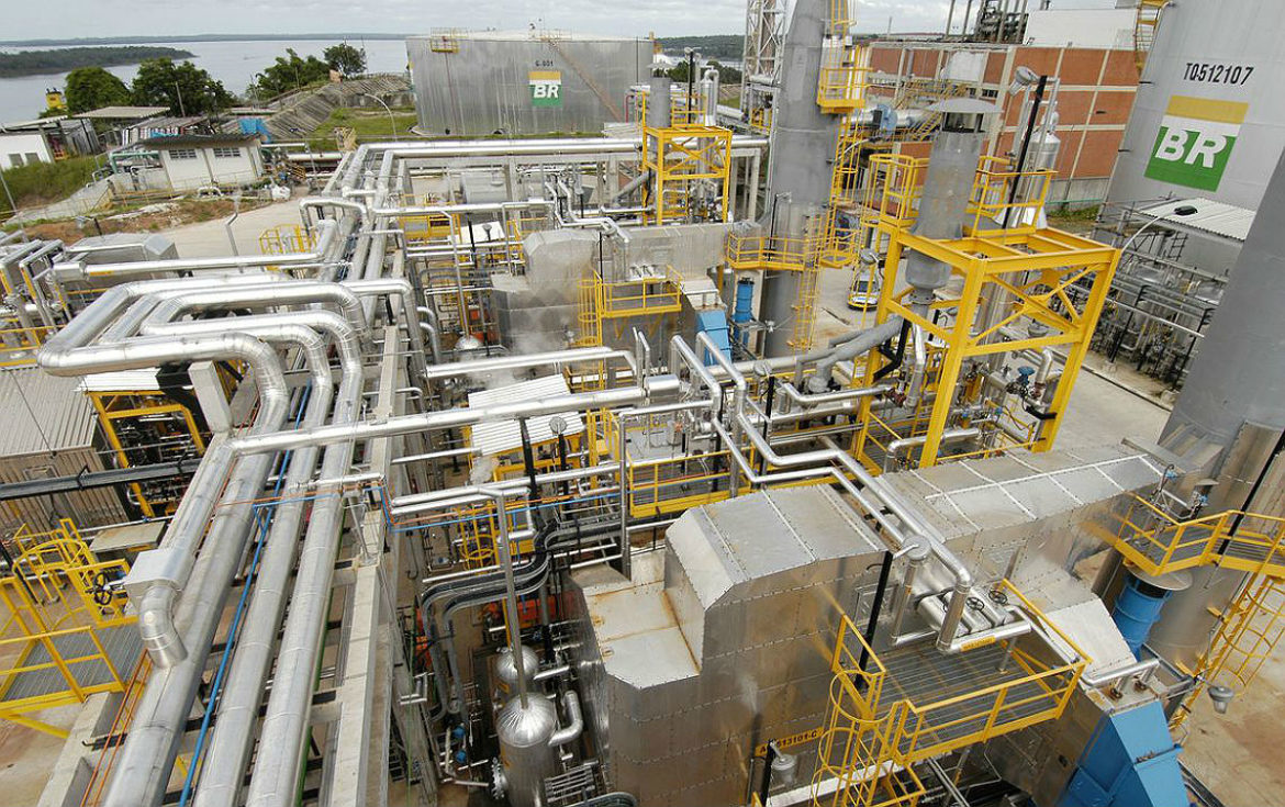 A Petrobras tem se dedicado a aprimorar seus derivados, modernizando as refinarias e reduzindo o impacto ambiental de suas operações.