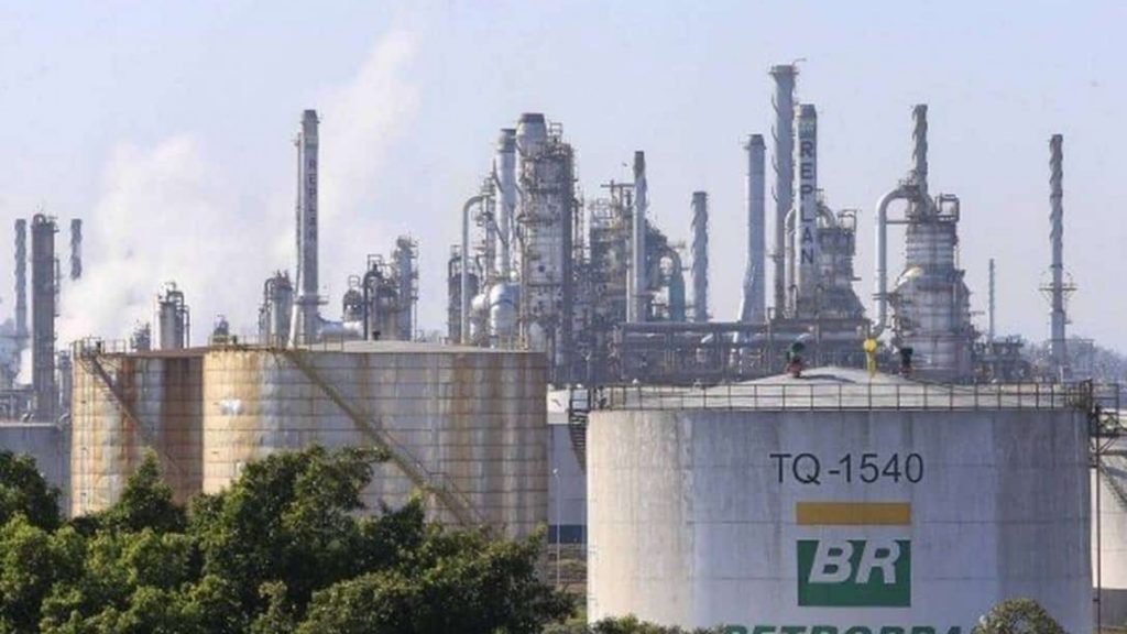 A greve dos petroleiros na Lubnor reflete a preocupação com a possibilidade de desabastecimento e formação de monopólio privado na região.