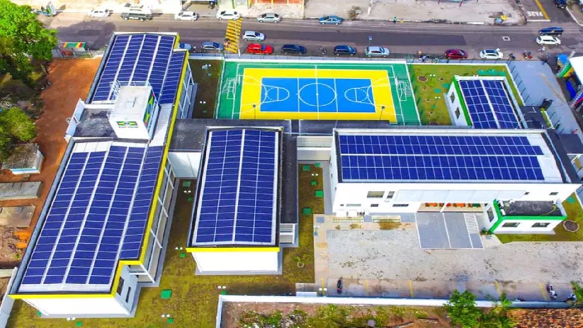 Governo da Bahia vai contratar mais de 150 usinas solares para utilização de energia renovável nas escolas do estado