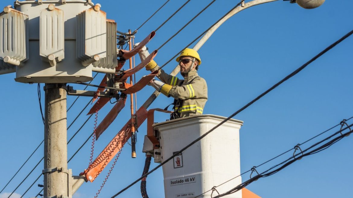 Os profissionais do setor energético de nível médio, técnico e superior poderão participar do concurso público aberto pela CEMIG.