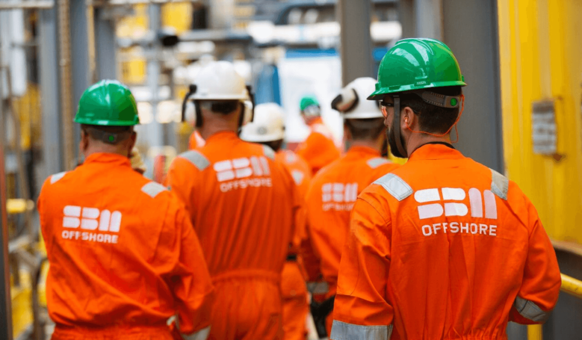 A SBM, gigante na indústria de petróleo e gás, abriu uma série de novas vagas offshore para profissionais com experiência no setor.