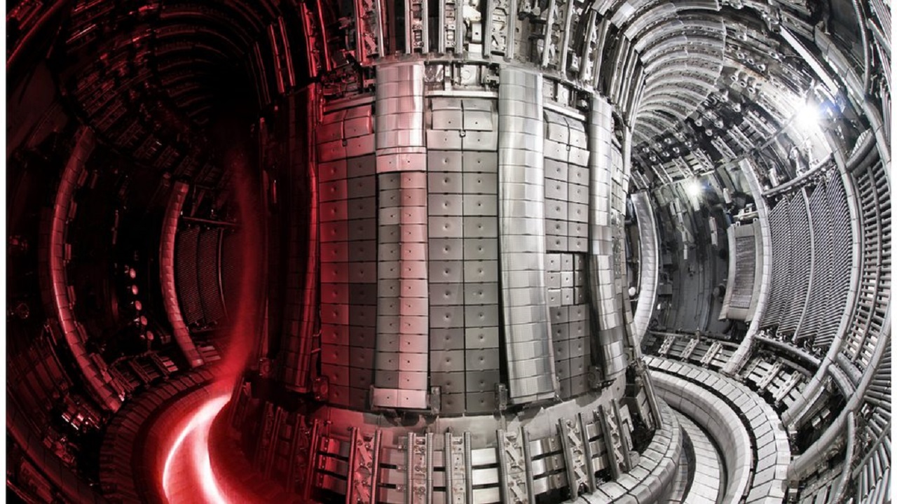 Reator de fusão nuclear bate novo recorde após fornecer mais energia do que a quantidade gasta pelos lasers
