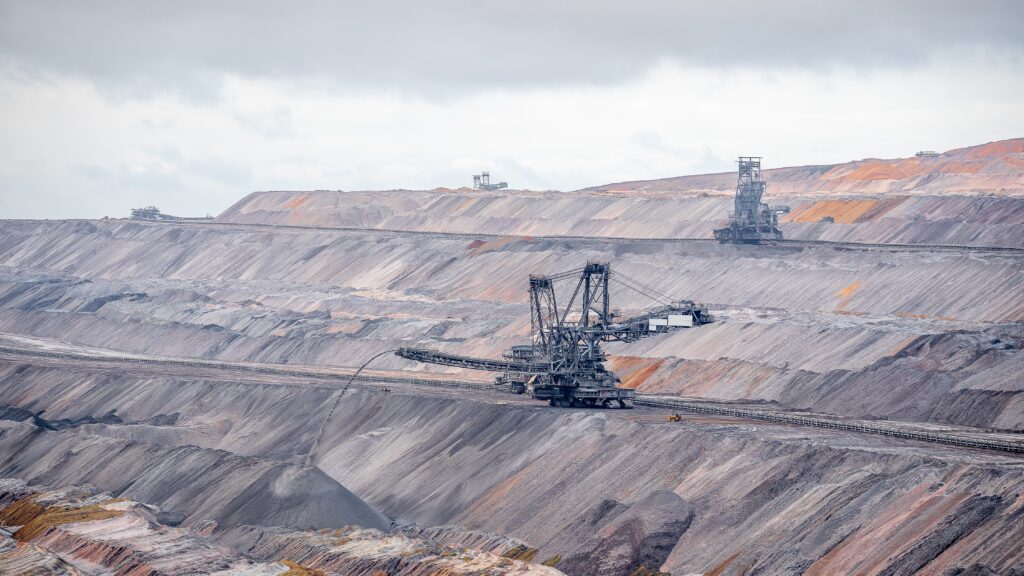 Mineradora investirá R$ 1 bilhão na exploração de terras raras para turbinas eólicas e veículos elétricos em MG