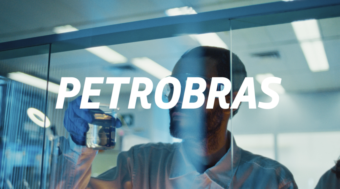 A Petrobras oferece uma gasolina de carbono neutro de qualidade superior, adequada para motores modernos que valorizam o desempenho.