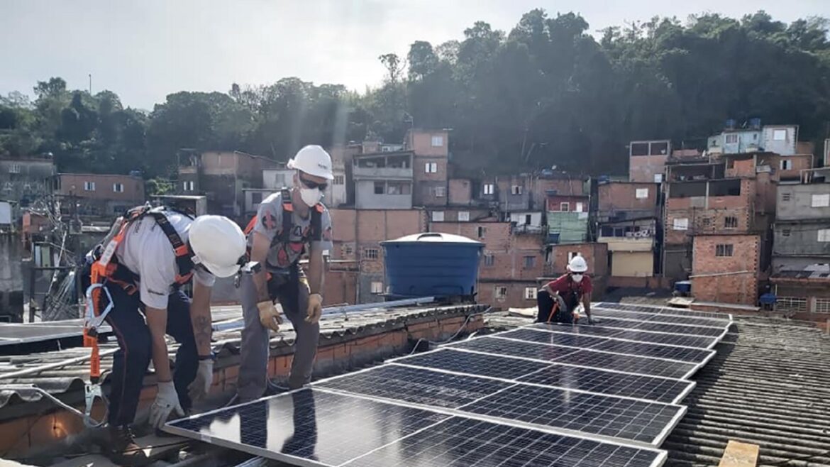 Novo projeto na Câmara dos Deputados quer aplicar R$ 56 bilhões em energia solar para atender famílias de baixa renda e substituir a atual tarifa social da conta de luz