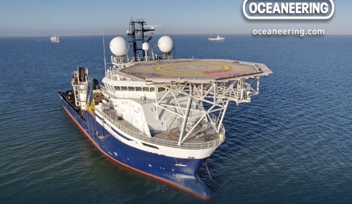 A Oceaneering assegurou contratos internacionais avaliados em mais de US$ 100 milhões, abrangendo projetos cruciais em Angola e na Guiana.