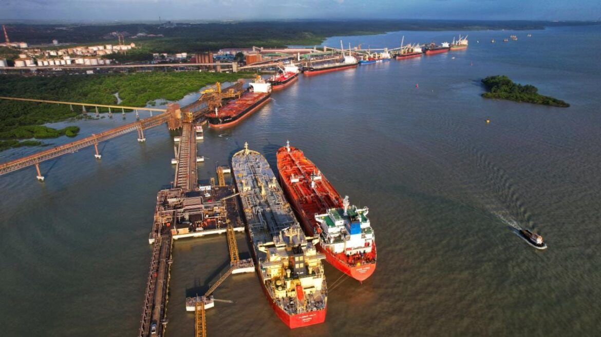 O Porto do Itaqui é um centro vital para as exportações de matérias-primas, além de ser uma peça fundamental na distribuição de combustíveis.