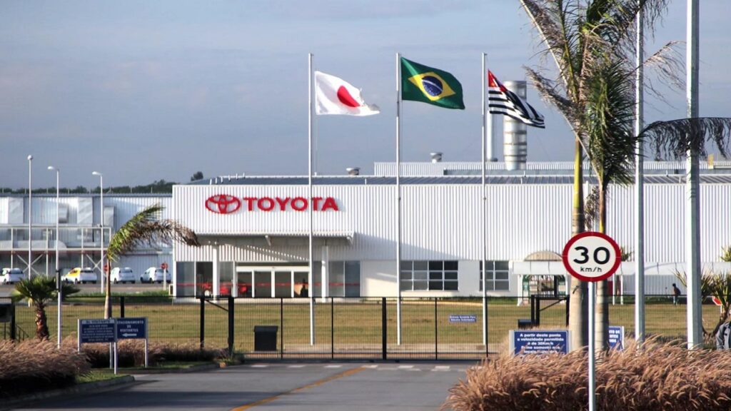 Toyota fecha parceria com empresa de petróleo para desenvolver bateria de estado sólido