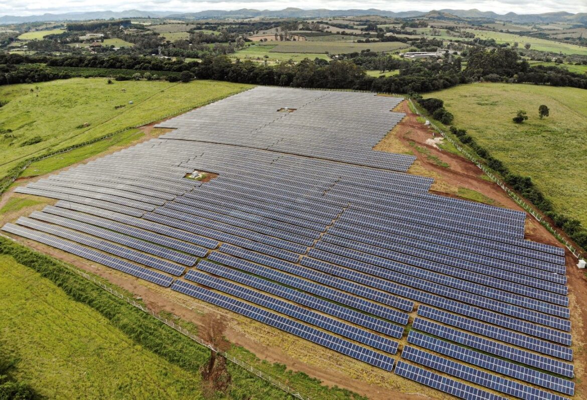 A colaboração entre a Cemig e o governo de Minas Gerais também tem sido fundamental para impulsionar o setor de energia no estado.