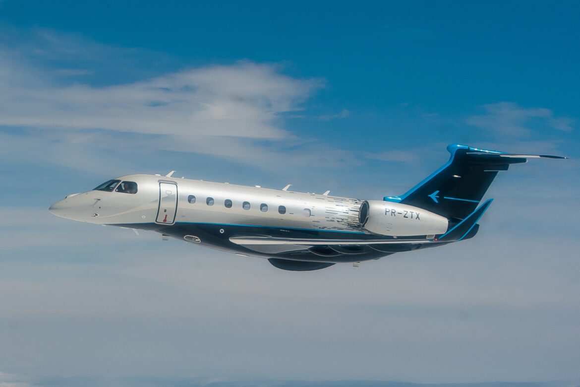 A Embraer estabeleceu a meta de se tornar neutra em carbono até 2040, antecipando em uma década as metas estabelecidas para o setor.